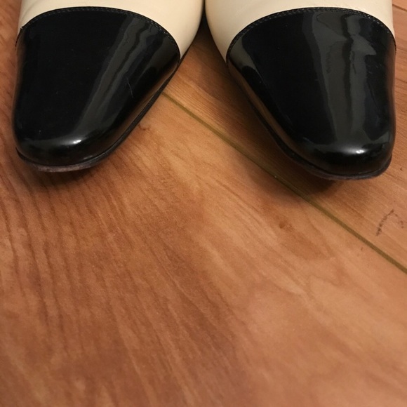 Ferragamo Nude/Black Heels - Picture 3 of 4